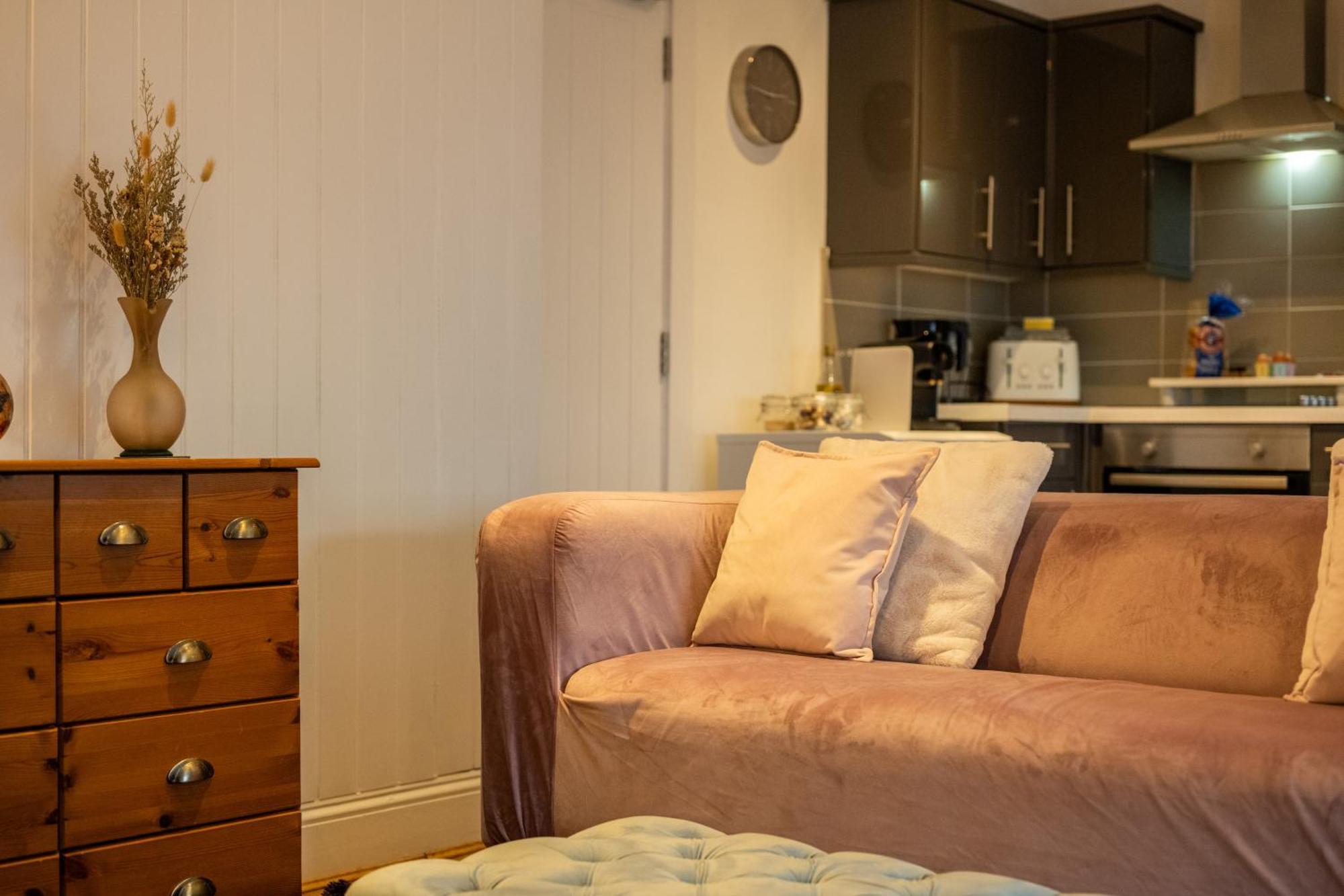Cute 1 Bed Apartment 2 Mins From The Sea - Sleeps 4, Flat 8 The Gables, Church Street, Lyme Regis Exterior photo